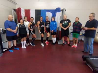 2.Enne võistlust. S.Dermelev,korraldaja,18-kordne Мaailmameister ja FiEesti dopinguvaba kehaline kasvatus spordikond.Ma paremal.Rvt 3 bogatyrs VII, Toila,13.11.21 — копия