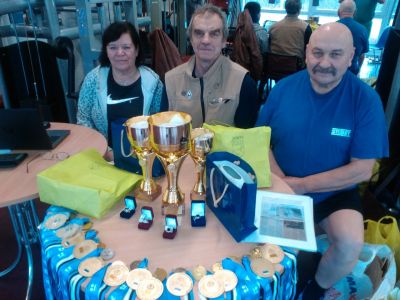 4.3 bogatyrs-VII,teams cup.Forssa-2,Narva-3,N.-Joesuu-1 & S.Dermelev, organizer,18-time World champion,President EDFPF.I am in center.Eesti, 13.11.21 — копия