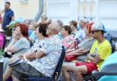 «В городском саду играет…»
