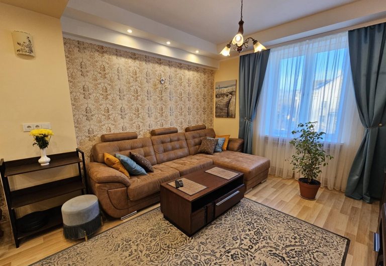 Продаётся просторная 3-комнатная (82,4 m2) квартира в Силламяэ