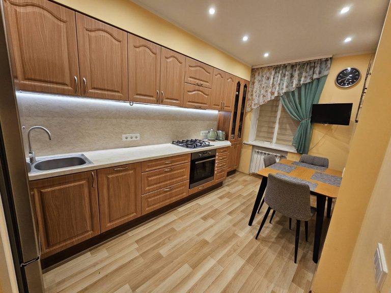 Продаётся просторная 3-комнатная (82,4 m2) квартира в Силламяэ