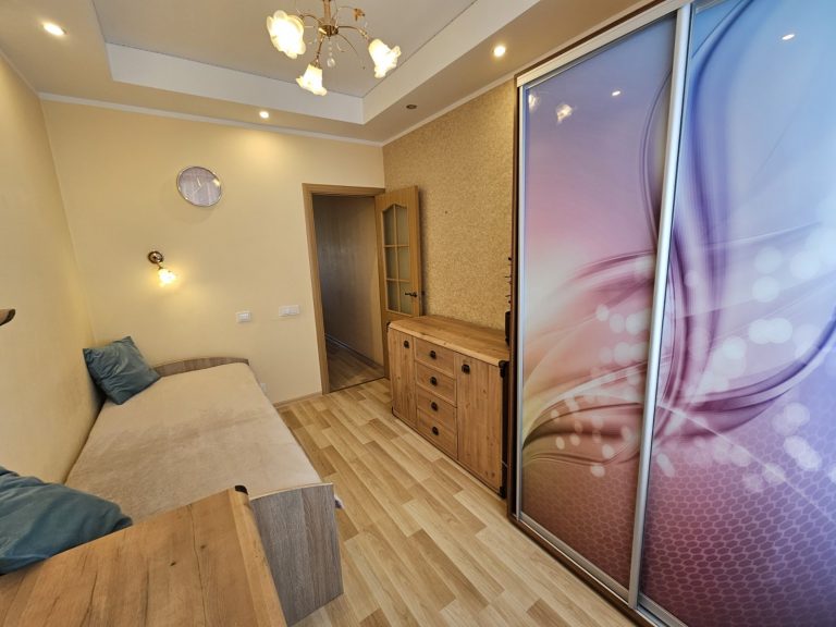 Продаётся просторная 3-комнатная (82,4 m2) квартира в Силламяэ