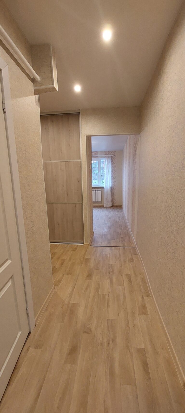 2-х комнатная квартира с ремонтом в микрорайоне- Бульвар Виру 11.