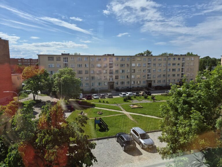 3-х комнатная квартира в центре микрорайона- Бульвар Виру 20.