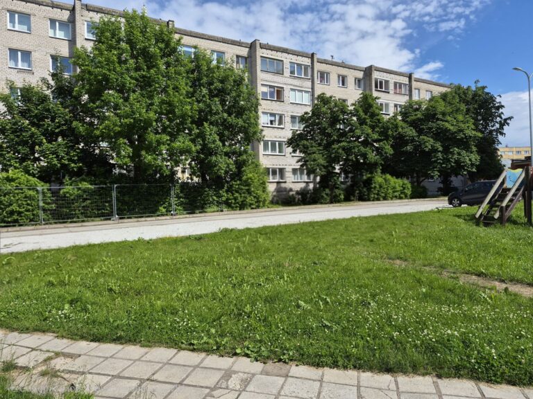 3-х комнатная квартира в центре микрорайона- Бульвар Виру 20.