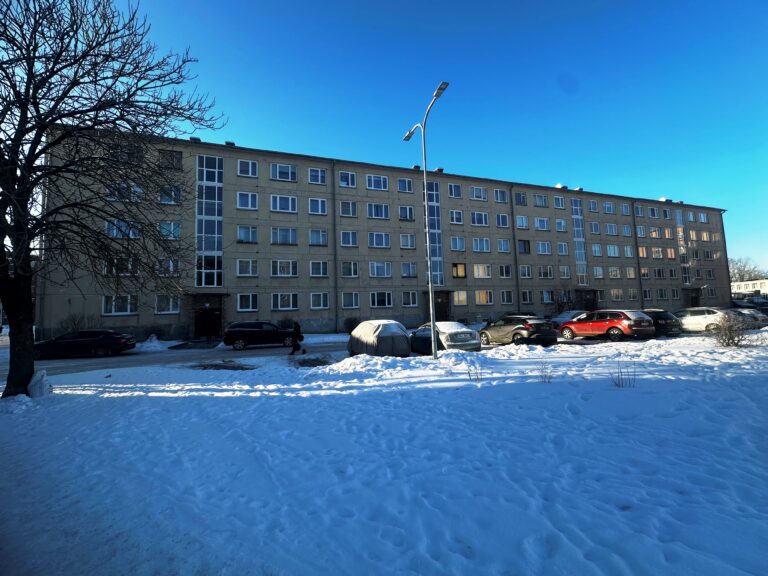 В микрорайоне г. Силламяэ продается двухкомнатная квартира по адресу Viru pst 18