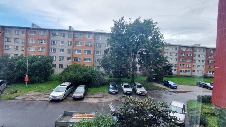 В спокойном зеленом, тихом районе г. Силламяэ продается 2-комнатная квартира, по адресу Roheline tn 5,